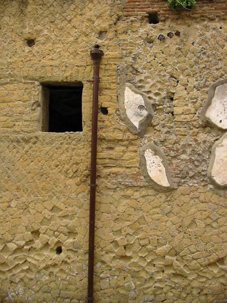 VI.8 and VI.9, Herculaneum. May 2003. Upper exterior facade on west side of Cardo IV.
Photo courtesy of Nicolas Monteix.